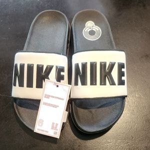 NWT Nike Black and White Slides